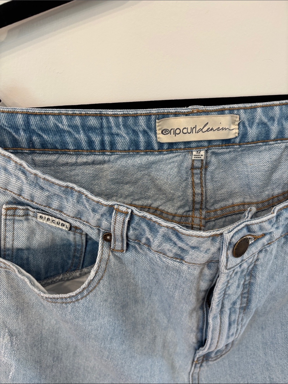 Light Wash High-Rise wide leg Jeans - Picture 2 of 4